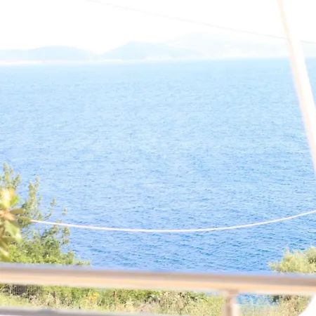 Vila Roboci Apartment Sarande