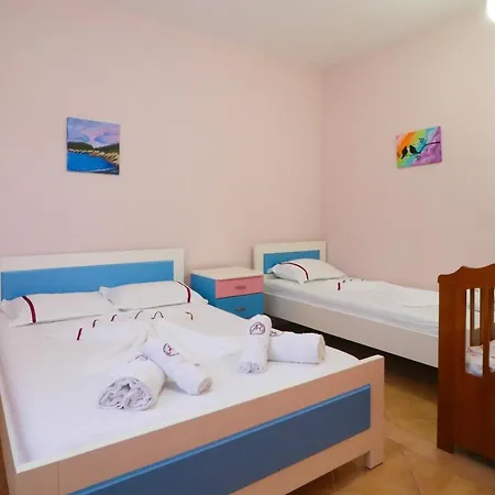 Apartment Vila Roboci *
