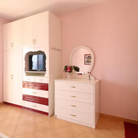 Apartment Vila Roboci *