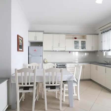 Apartment Vila Roboci *