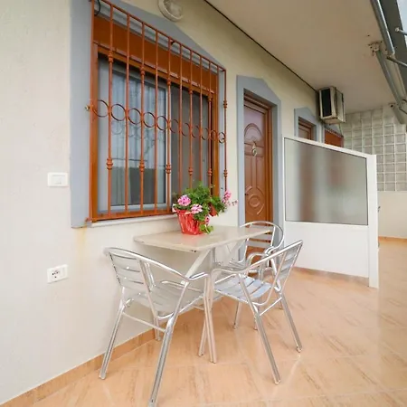 Vila Roboci Apartment Sarande